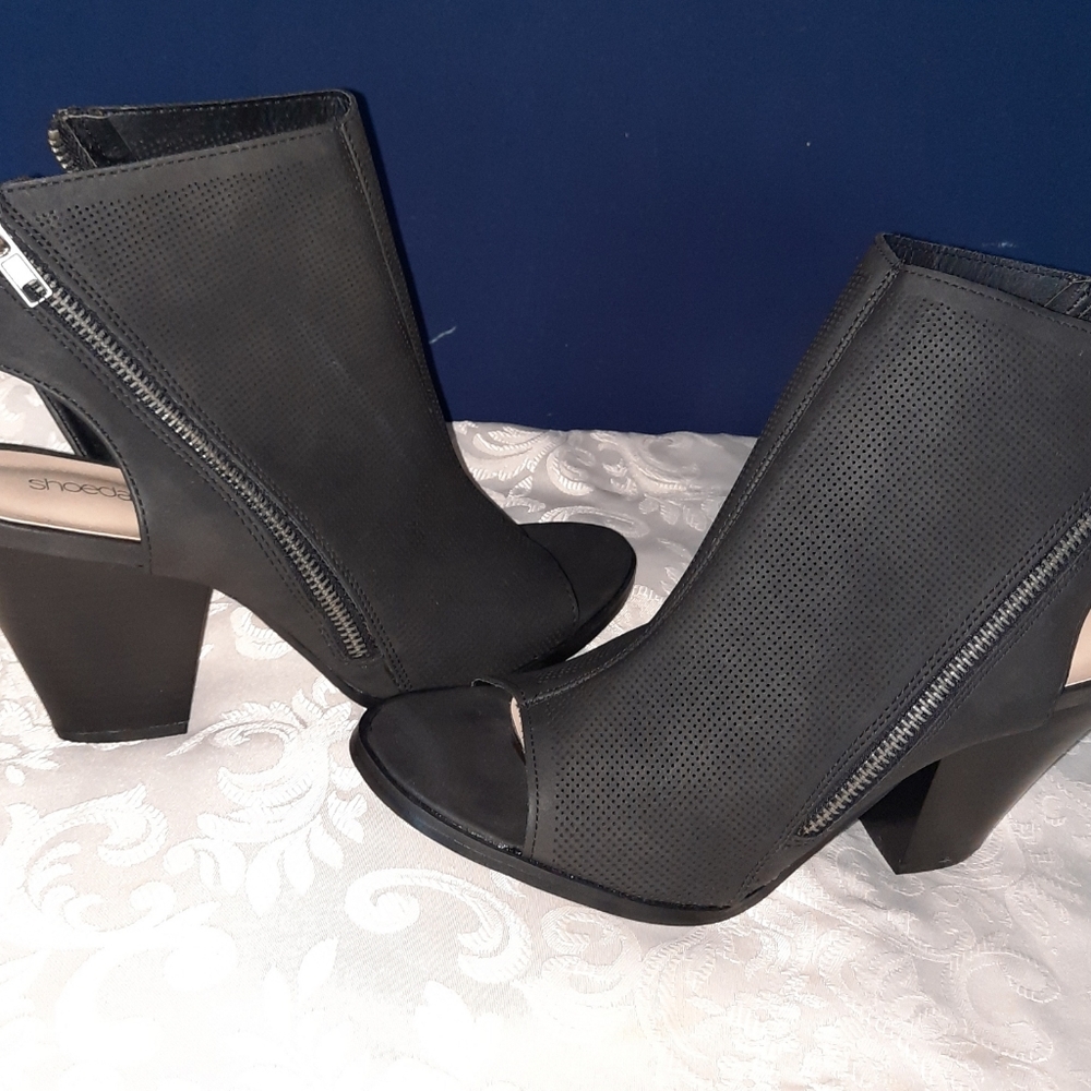 Shoe